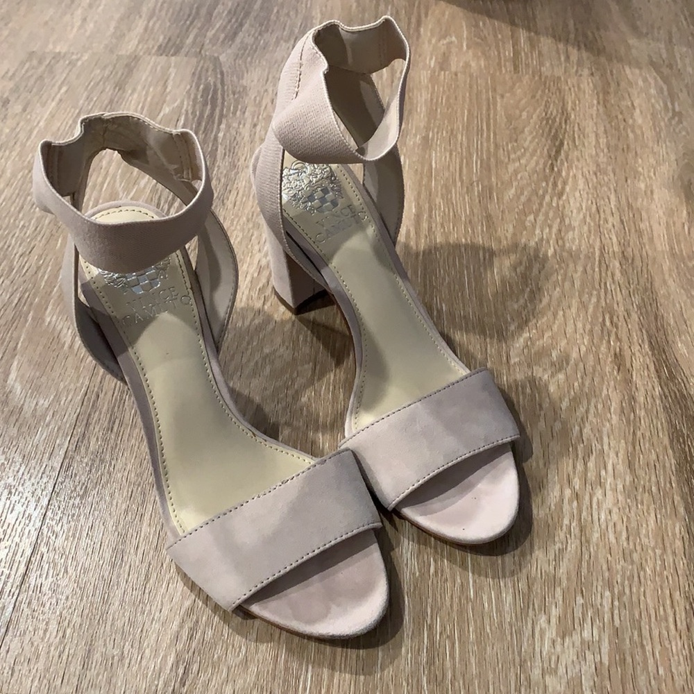 Vince Camuto nude ‘Citriana’ heels 7.5M - Picture 2 of 3